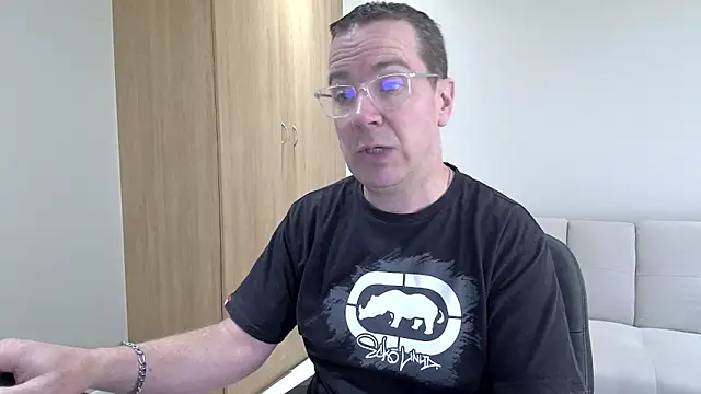 Snapshot of BrettJ81 chatting on 15, 5, 2026 BrettJ81 online show from 15, 5, 2026