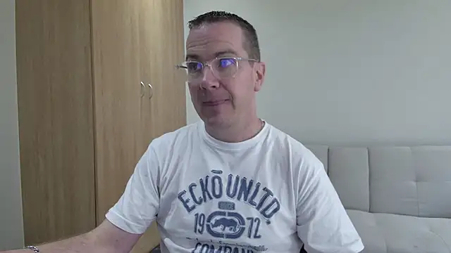 Snapshot of BrettJ81 chatting on 29, 5, 2026 BrettJ81 online show from 29, 5, 2026