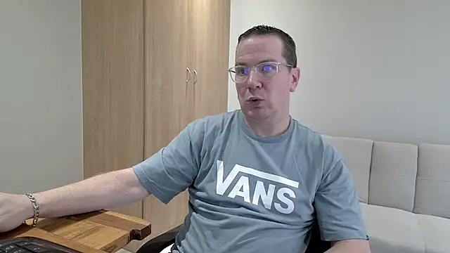 BrettJ81 online show from 2, 11, 2025