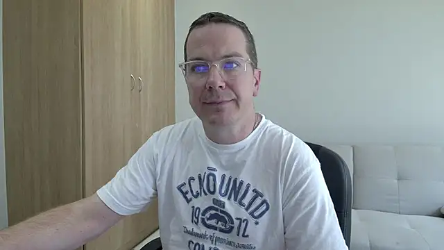 BrettJ81 online show from 12, 4, 2026