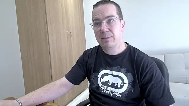 BrettJ81 online show from 4, 4, 2026