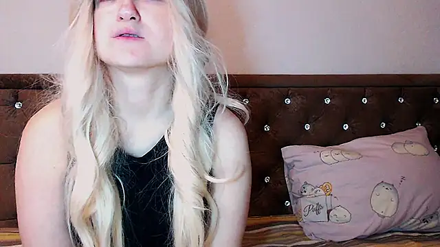 Snapshot of Sara4uu chatting on 19, 9, 2025 Sara4uu online show from 19, 9, 2025