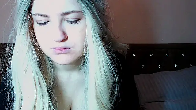 Snapshot of Sara4uu chatting on 14, 12, 2025 Sara4uu online show from 14, 12, 2025