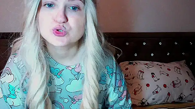 Snapshot of Sara4uu chatting on 9, 9, 2025 Sara4uu online show from 9, 9, 2025