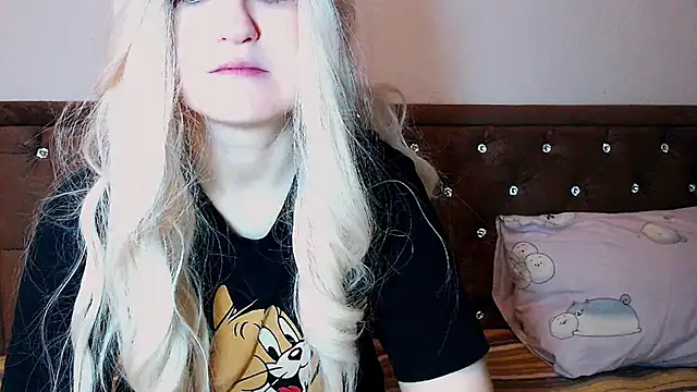 Snapshot of Sara4uu chatting on 1, 10, 2025 Sara4uu online show from 1, 10, 2025