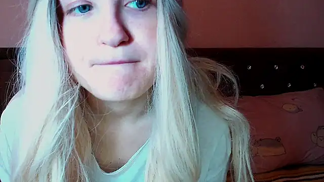 Snapshot of Sara4uu chatting on 3, 10, 2025 Sara4uu online show from 3, 10, 2025