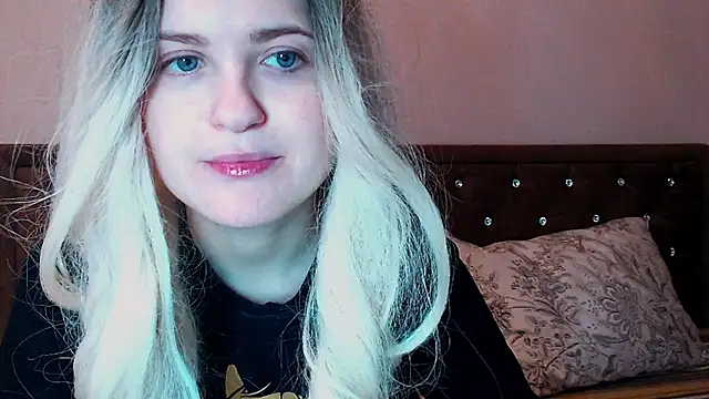 Snapshot of Sara4uu chatting on 8, 2, 2025 Sara4uu online show from 8, 2, 2025