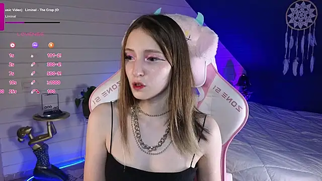 Snapshot of Evie_Ro chatting on 12, 7, 2026 Evie Ro online show from 12, 7, 2026
