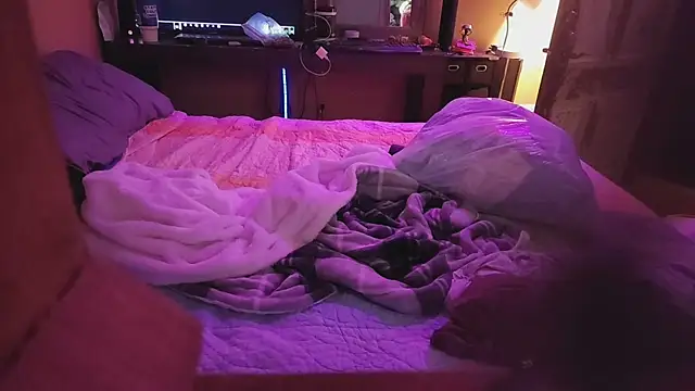 leahcimnikral online show from 22, 4, 2026