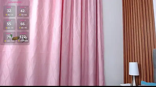 Snapshot of gisellsaenz chatting on 28, 10, 2025 gisellsaenz online show from 28, 10, 2025