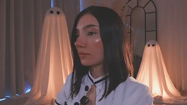 AmyArmstrong online show from 18, 10, 2025