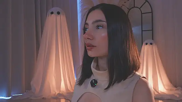 AmyArmstrong online show from 26, 10, 2025