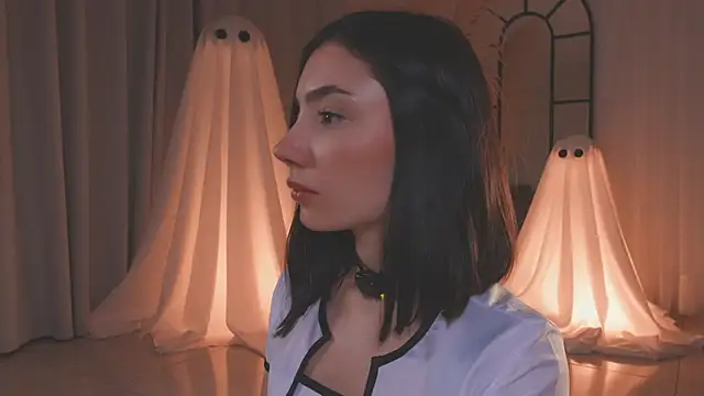 AmyArmstrong online show from 17, 10, 2025