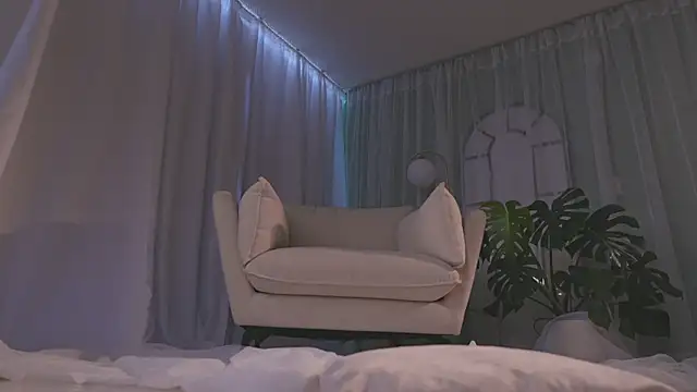 AmyArmstrong online show from 20, 4, 2026