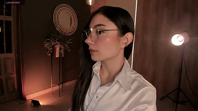 AmyArmstrong online show from 27, 2, 2025
