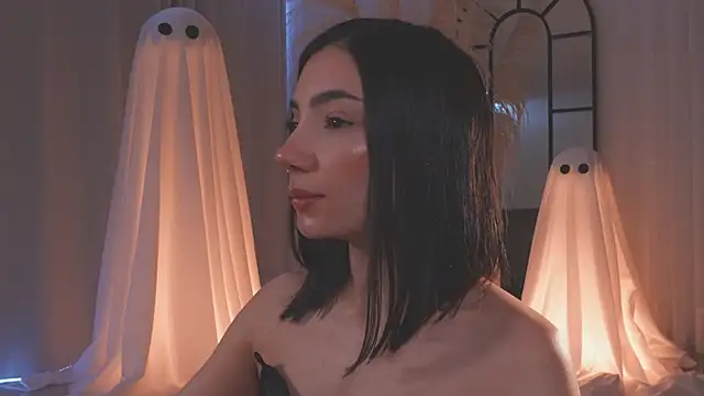 AmyArmstrong online show from 19, 10, 2025