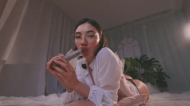 AmyArmstrong online show from 21, 4, 2026