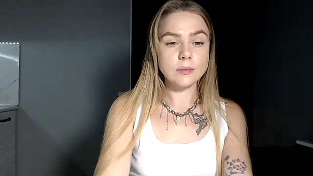 Snapshot of Sunbeam_ chatting on 25, 11, 2025 Sunbeam online show from 25, 11, 2025