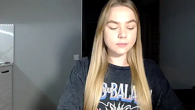 Snapshot of Sunbeam_ chatting on 17, 11, 2025 Sunbeam online show from 17, 11, 2025