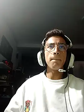 Snapshot of Mickeydrogs chatting on 3, 12, 2024 Mickeydrogs online show from 3, 12, 2024