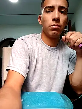 Snapshot of Mickeydrogs chatting on 4, 12, 2024 Mickeydrogs online show from 4, 12, 2024