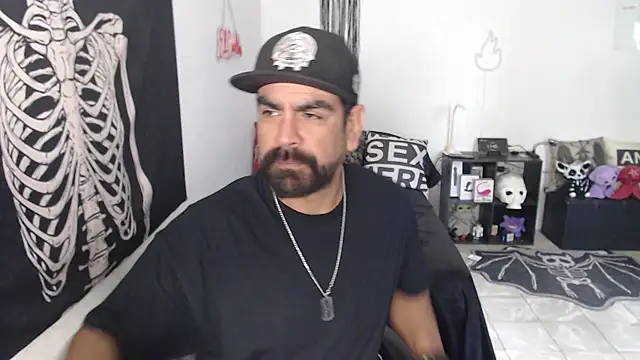 soyelcarlitos  online show from 3, 5, 2026