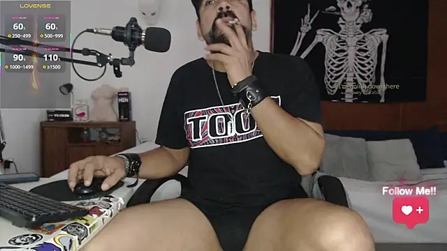 soyelcarlitos  online show from 8, 9, 2025
