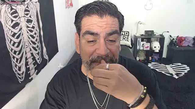 soyelcarlitos  online show from 1, 6, 2026