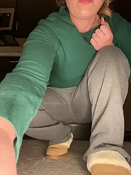 Snapshot of StoneDDReveler chatting on 4, 11, 2025 StoneDDReveler online show from 4, 11, 2025